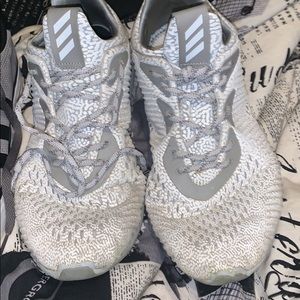 Adidas alpha bounces size 11